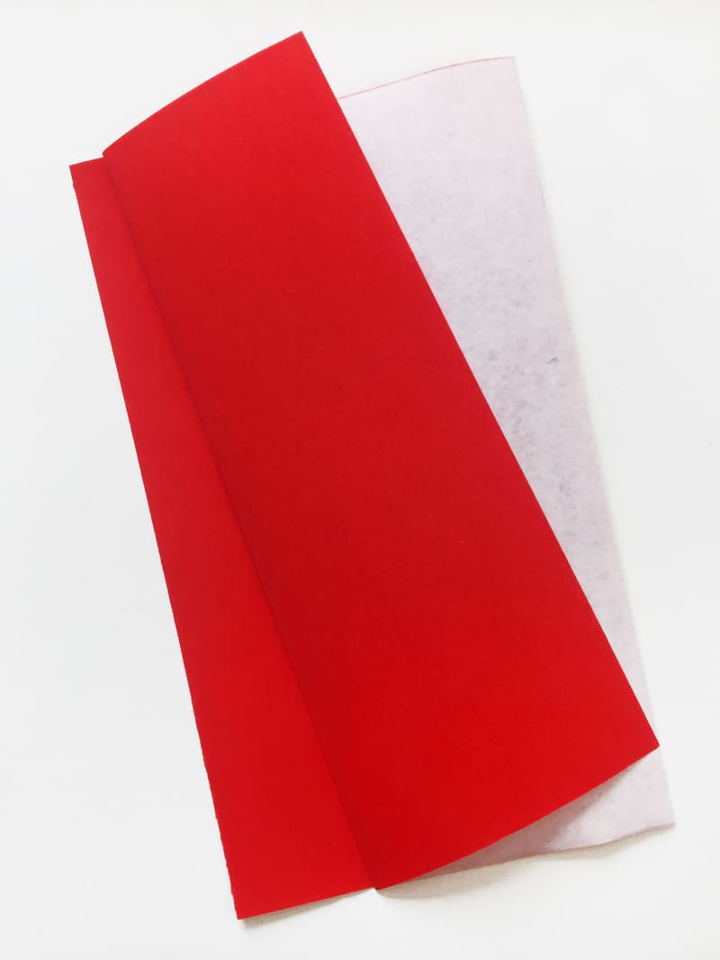 Großes Rot und kleineres Blau, gefaltet